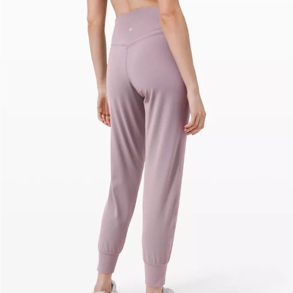 Lululemon Mauve High-Waisted Joggers - Picture 8 of 8